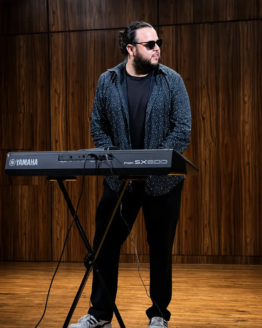 Isaac Flores performance