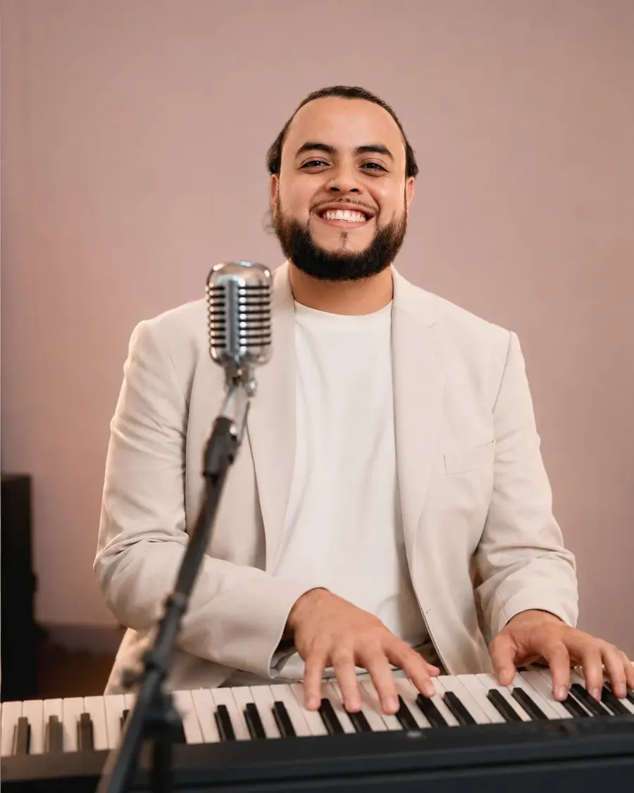Isaac Flores performance