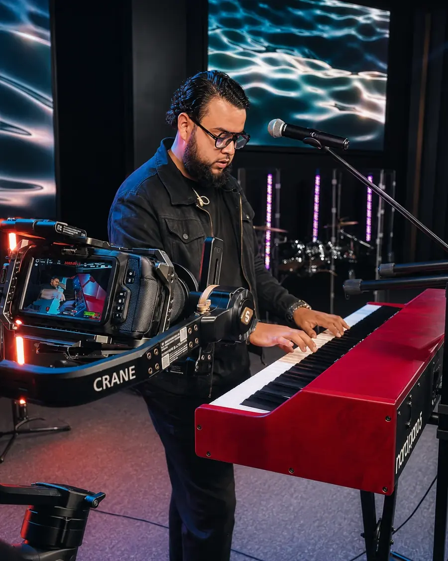 Isaac Flores performance